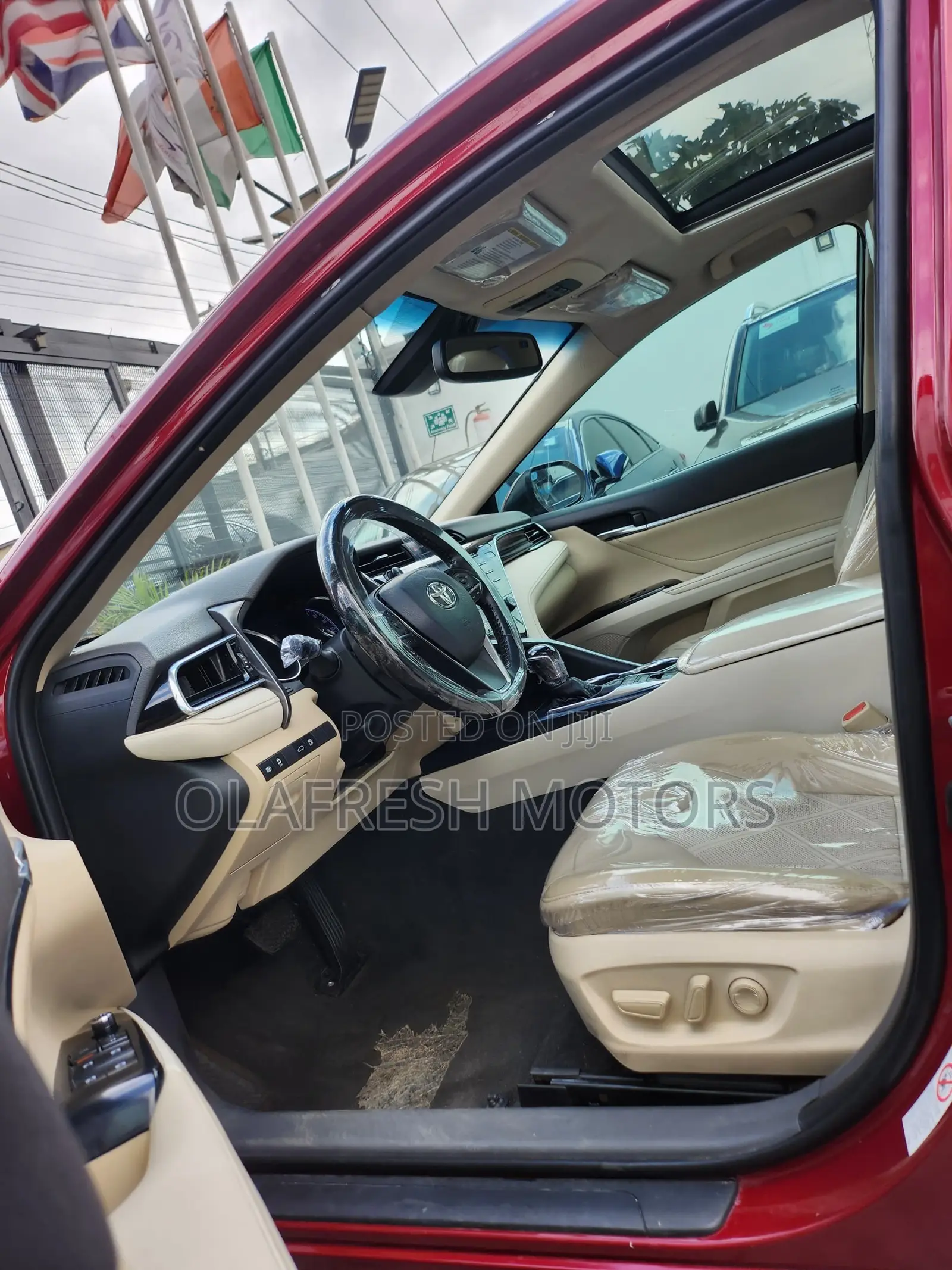 Toyota Camry XLE FWD (2.5L 4cyl 8AM) 2018 Red