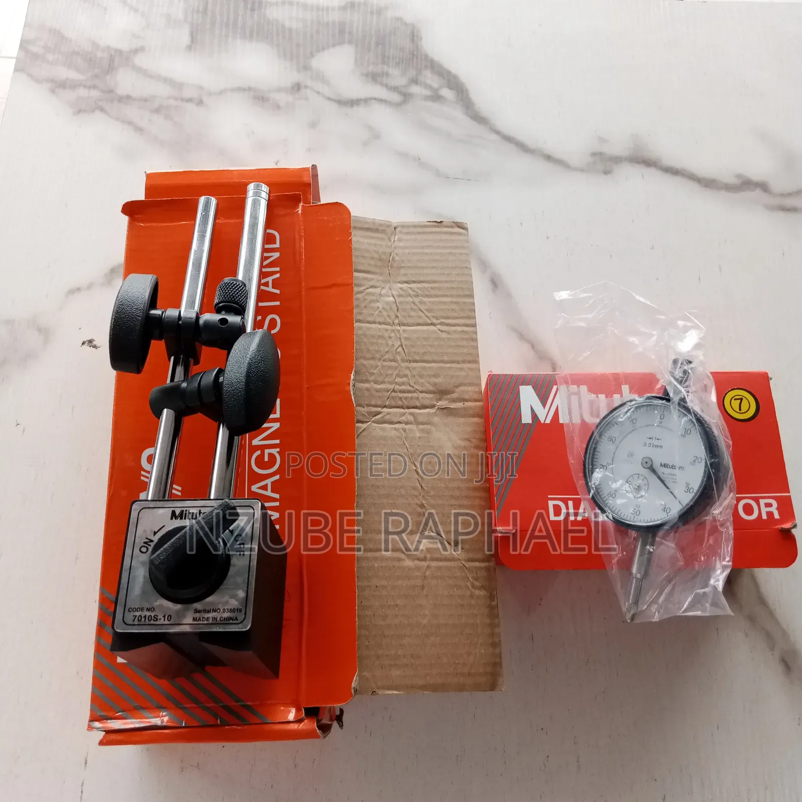 Mitutoyo Magnetic Stand With Dial Gauge