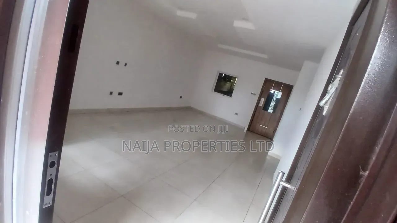 3bdrm Bungalow in Meridian Park Estate, Awoyaya for rent