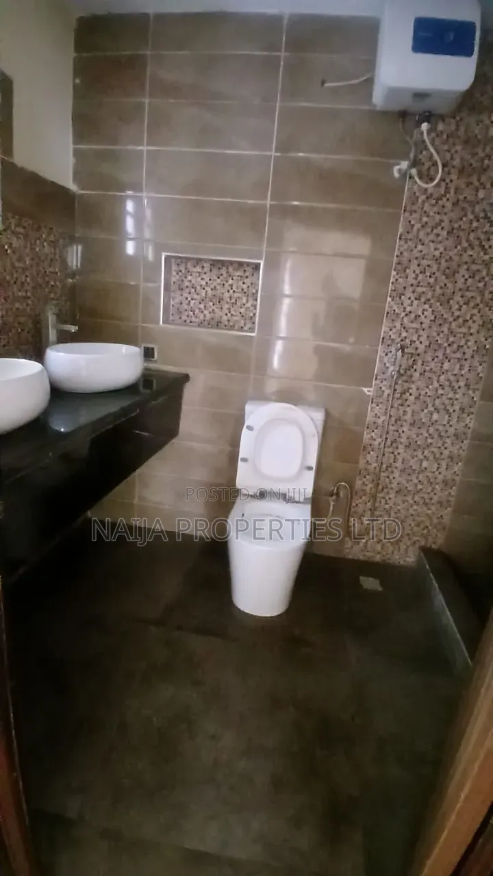 3bdrm Bungalow in Meridian Park Estate, Awoyaya for rent