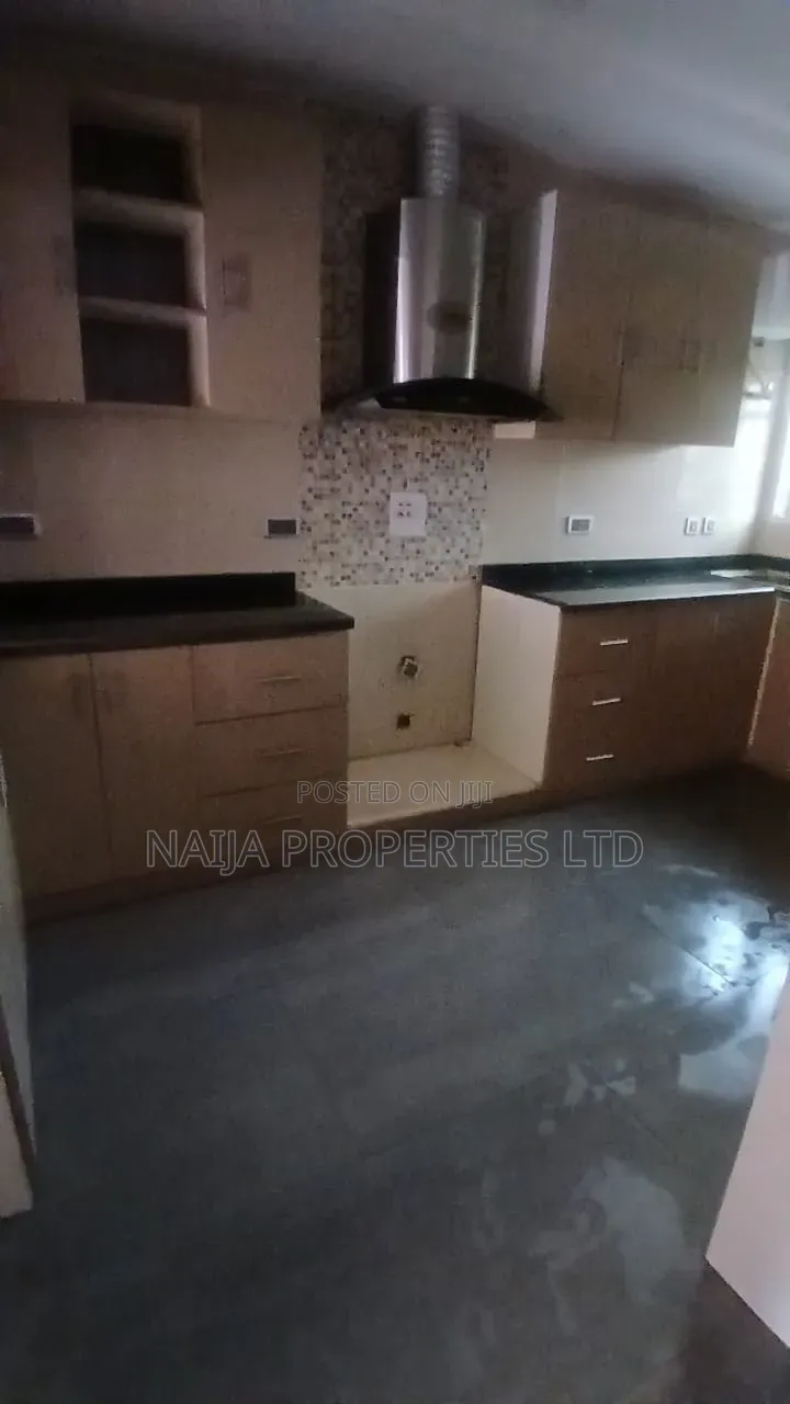 3bdrm Bungalow in Meridian Park Estate, Awoyaya for rent