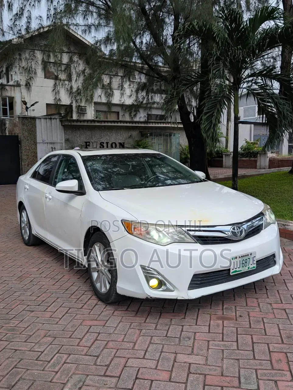 Toyota Camry XLE 4dr Sedan (2.5L 4cyl 6A) 2014 White