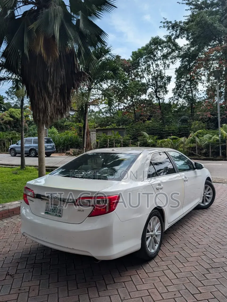 Toyota Camry XLE 4dr Sedan (2.5L 4cyl 6A) 2014 White