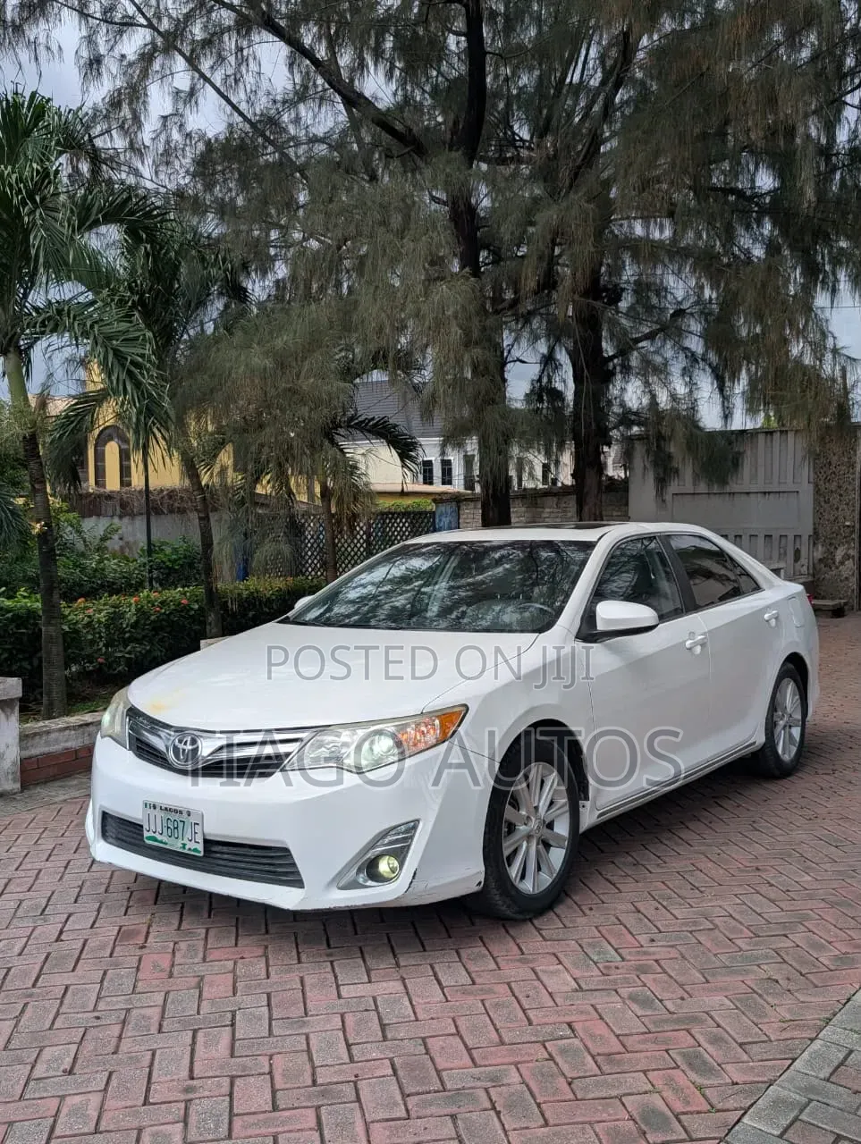 Toyota Camry XLE 4dr Sedan (2.5L 4cyl 6A) 2014 White