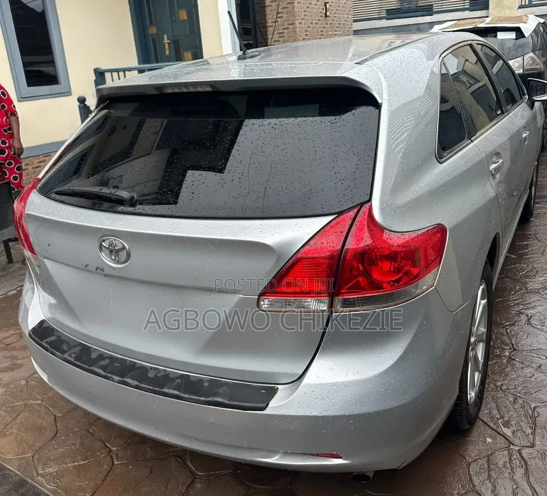 Toyota Venza 2010 Silver