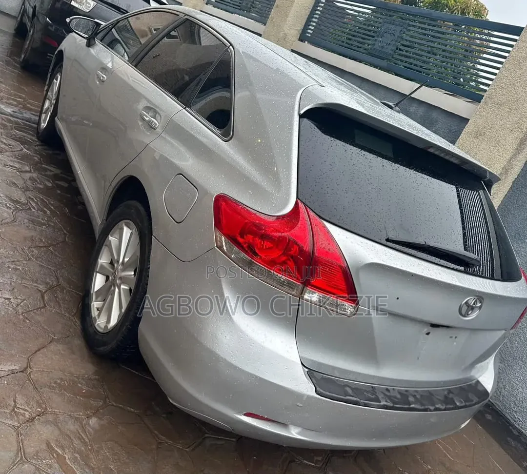 Toyota Venza 2010 Silver