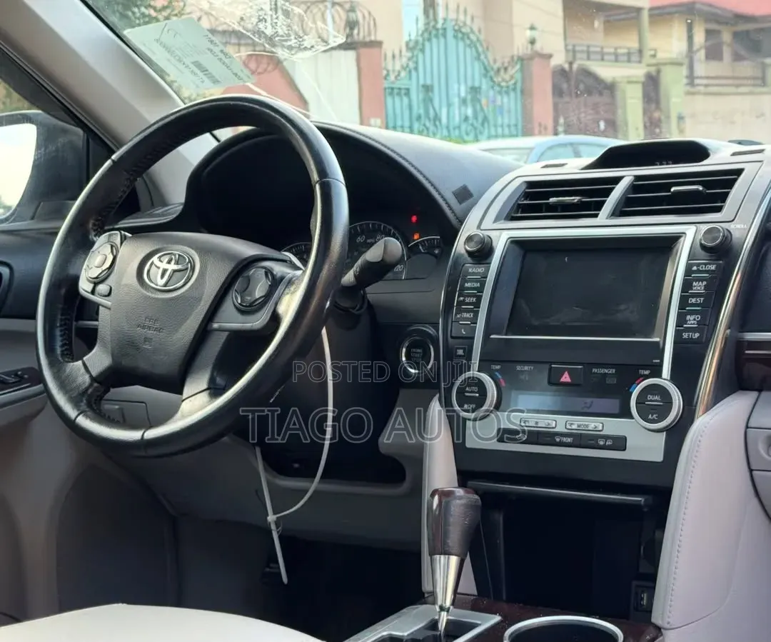 Toyota Camry 2012 Silver