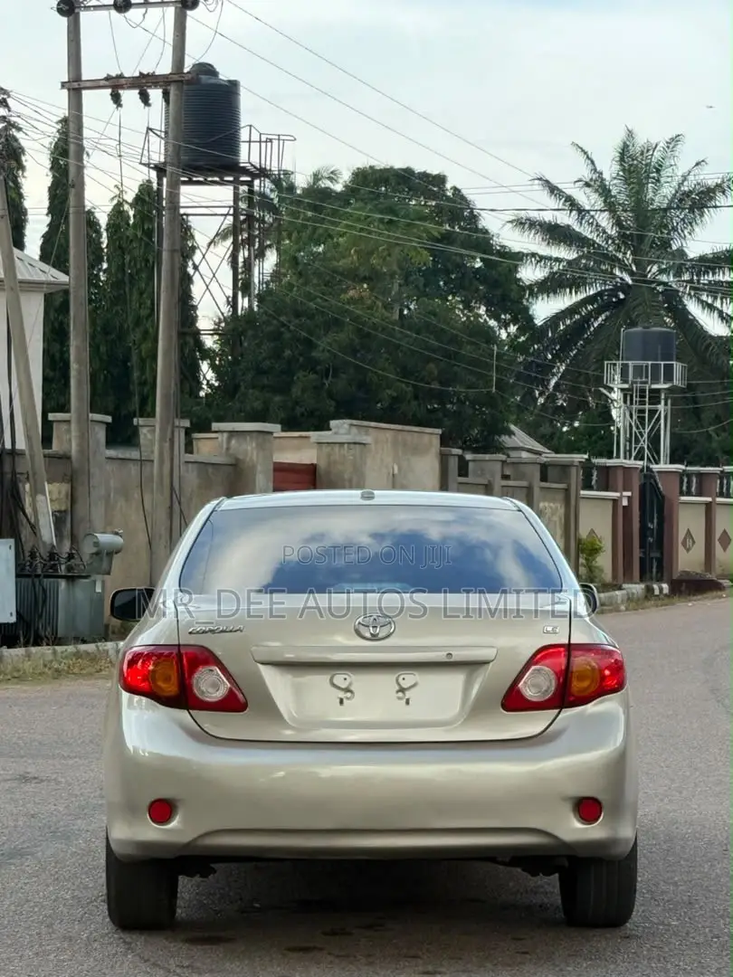 Toyota Corolla 2010 Gold