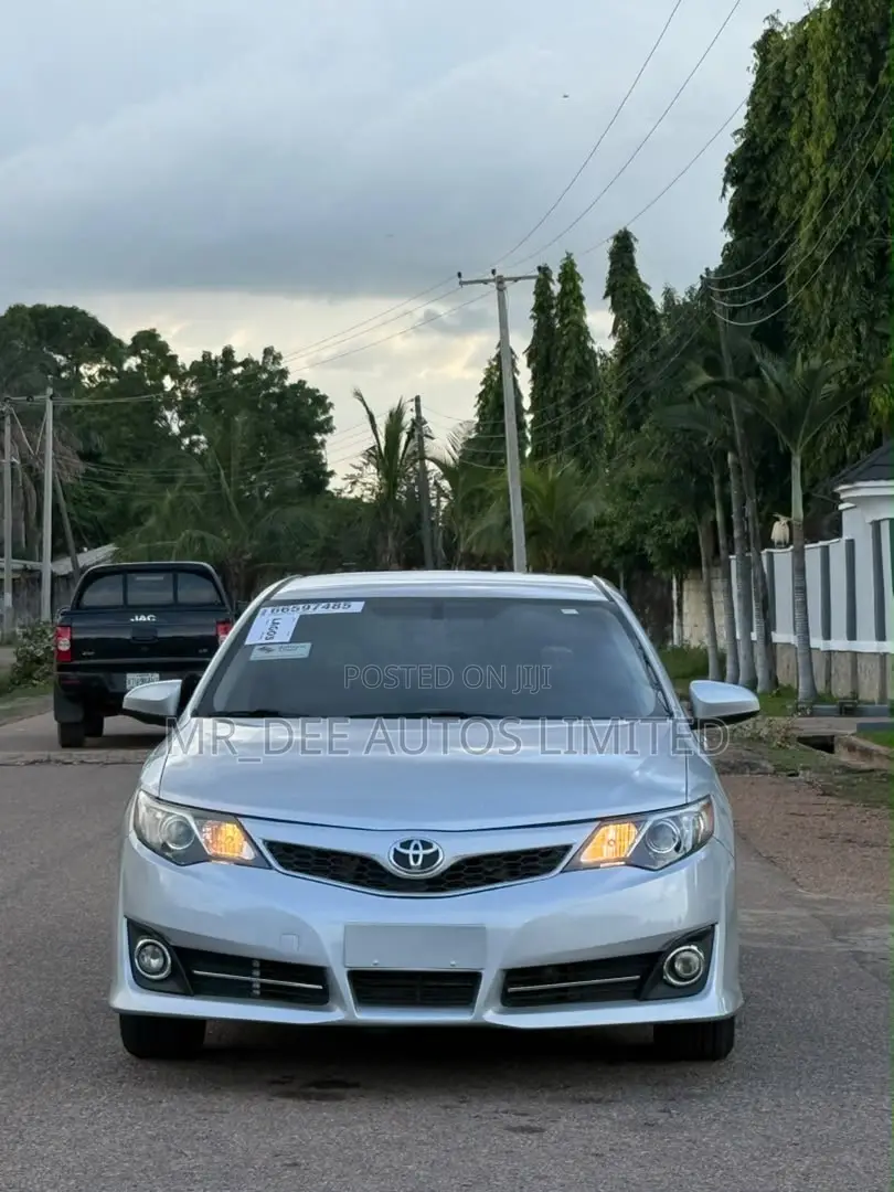 Toyota Camry 2012 Silver