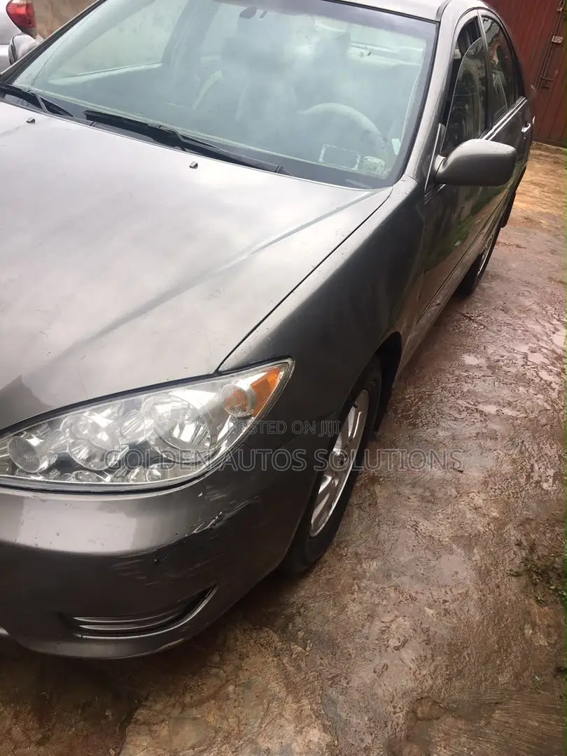 Toyota Camry XLE 4dr Sedan (2.4L 4cyl 4A) 2004