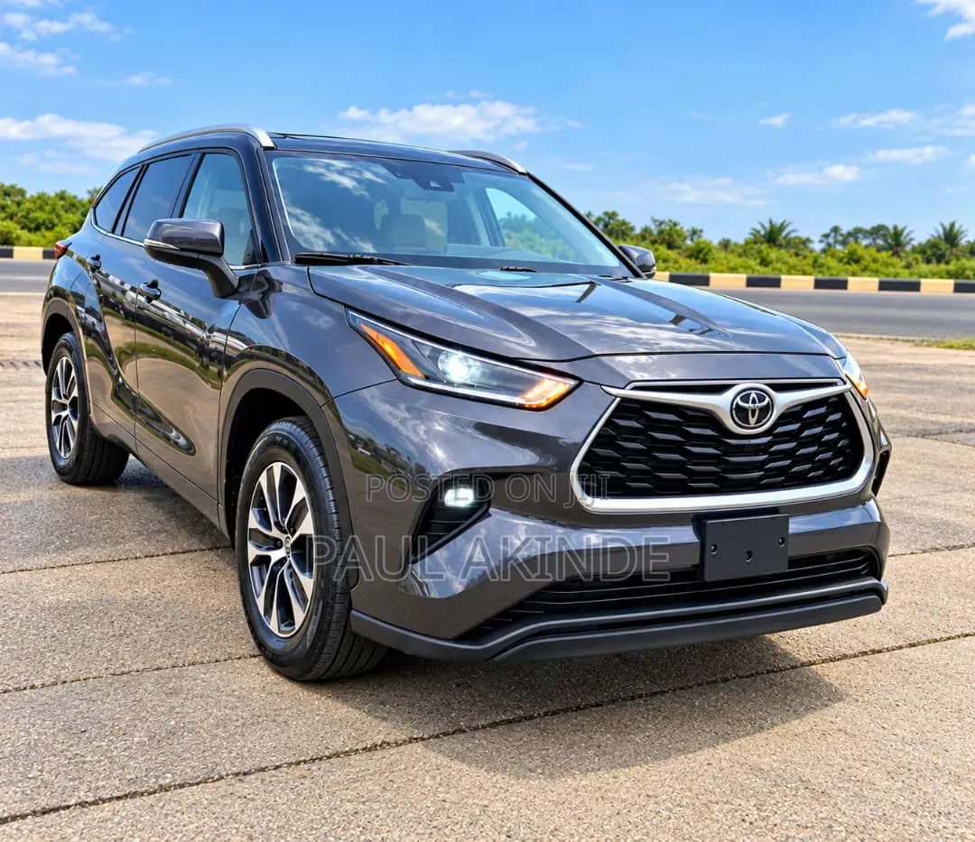 Toyota Highlander XLE 2022 Gray