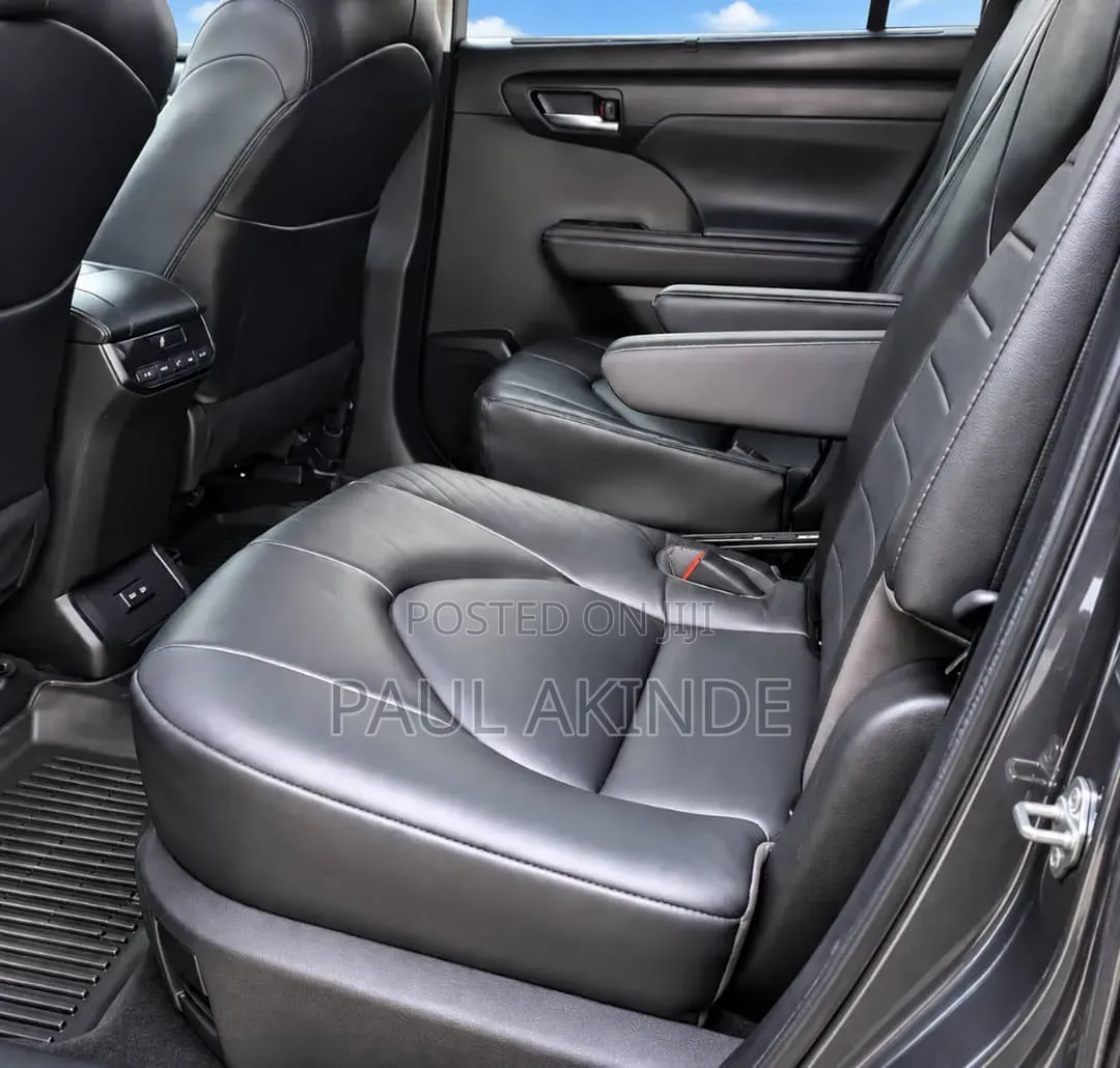 Toyota Highlander XLE 2022 Gray