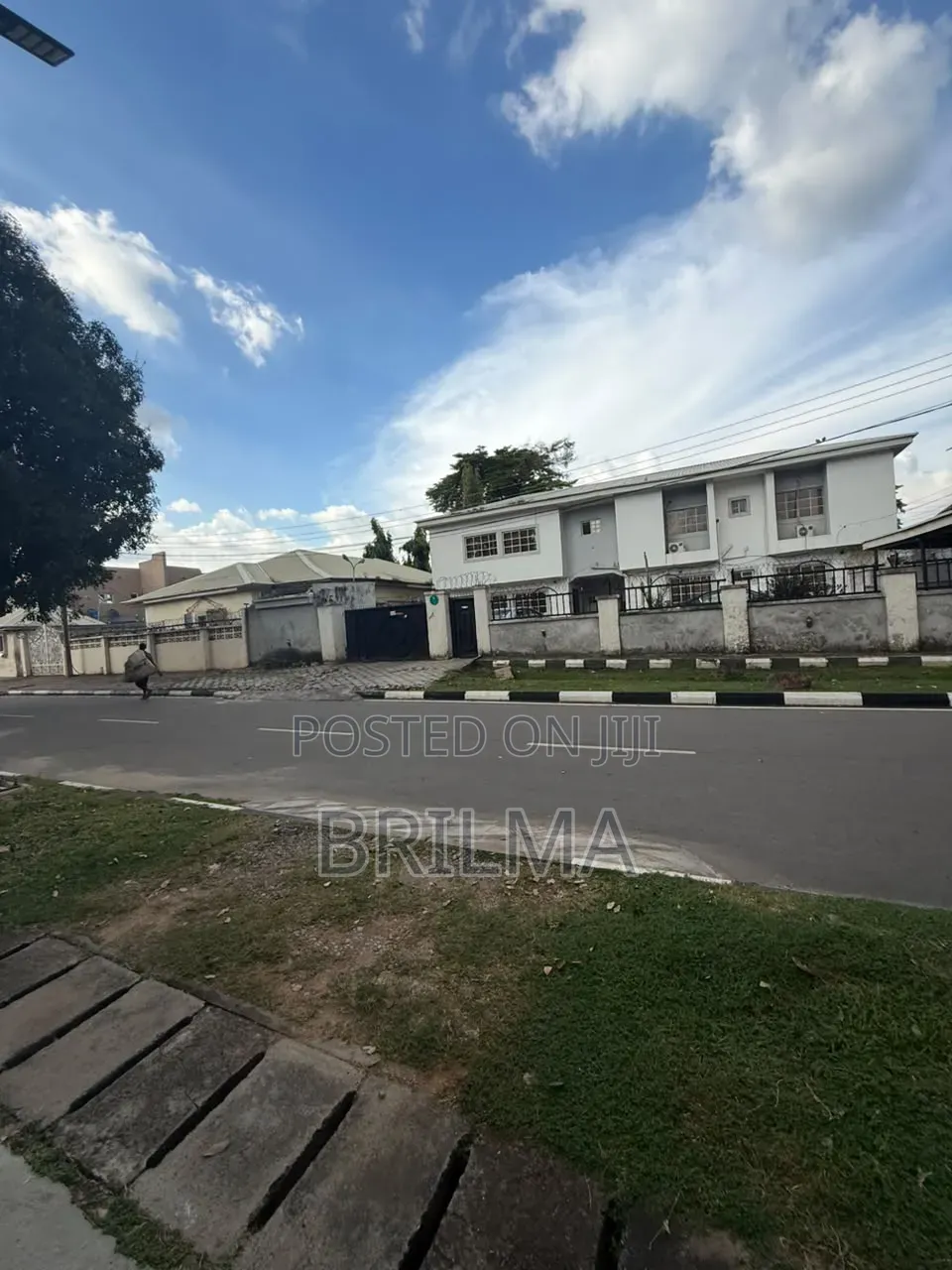 8bdrm Duplex in Zone 6 / Wuse for sale