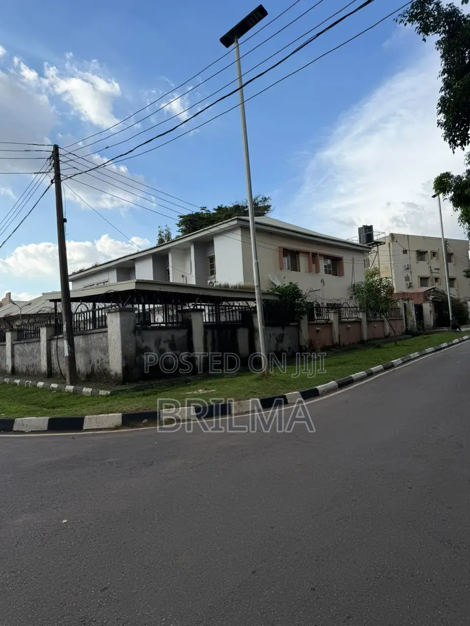 8bdrm Duplex in Zone 6 / Wuse for sale