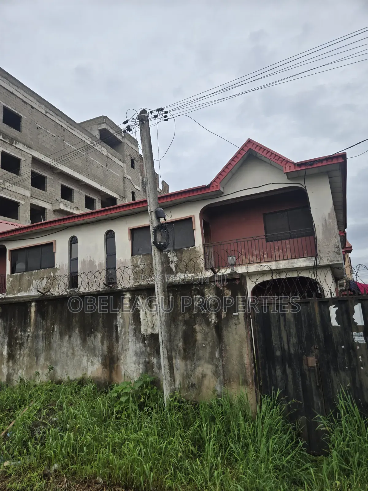 6bdrm Duplex in Palmvaile Apple for sale