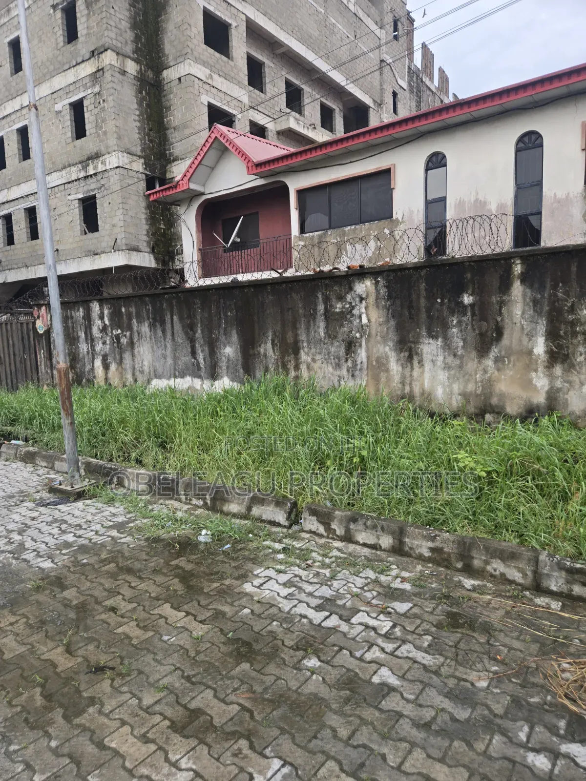 6bdrm Duplex in Palmvaile Apple for sale