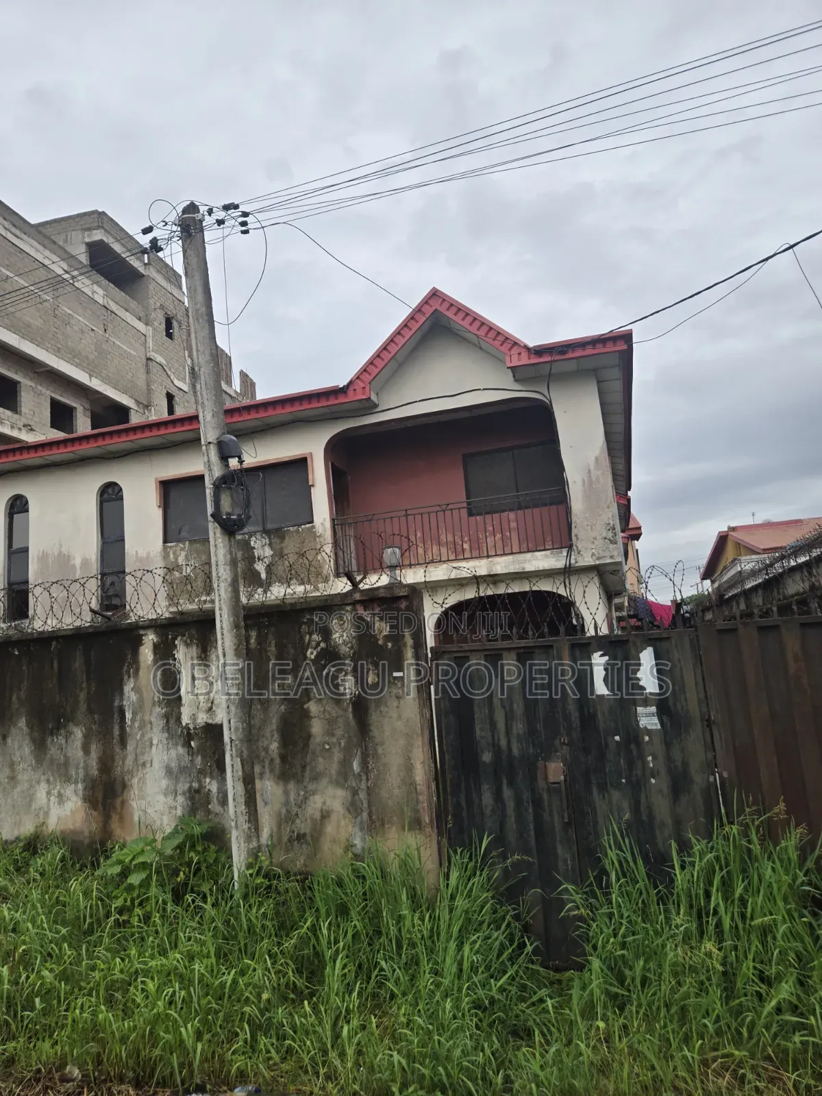 6bdrm Duplex in Palmvaile Apple for sale