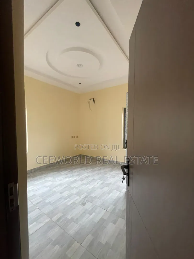 4bdrm Duplex in Jericho Gra for rent
