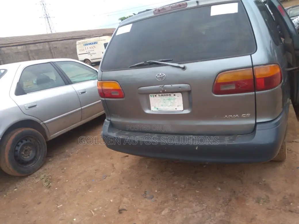 Toyota Sienna 2001