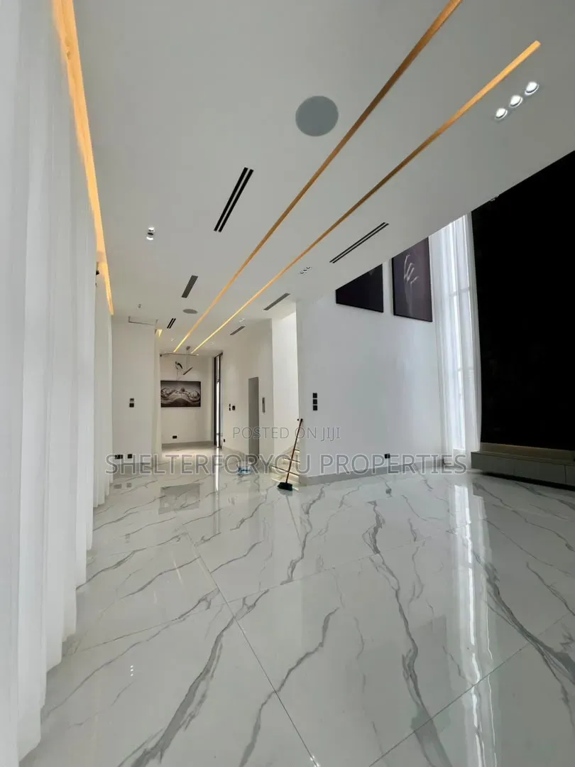 5bdrm Duplex in Osapa london for sale