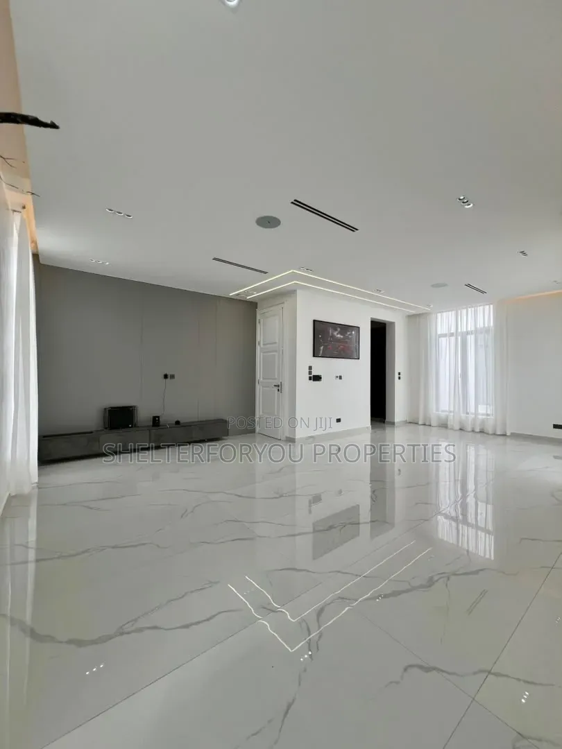 5bdrm Duplex in Osapa london for sale