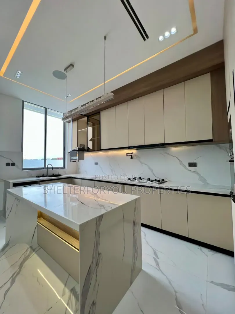 5bdrm Duplex in Osapa london for sale