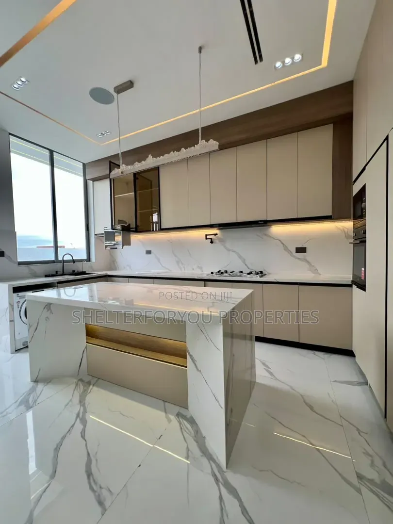 5bdrm Duplex in Osapa london for sale