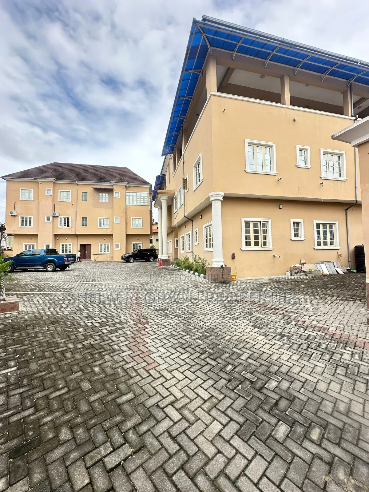 3bdrm Apartment in Lekki Phase 1 for rent