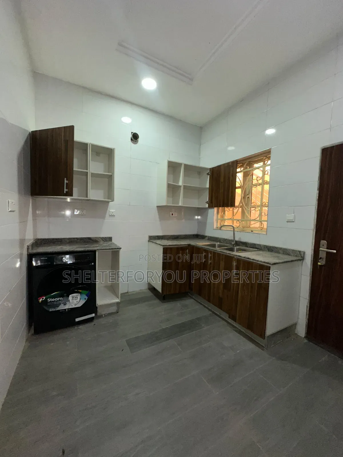 3bdrm Apartment in Lekki Phase 1 for rent