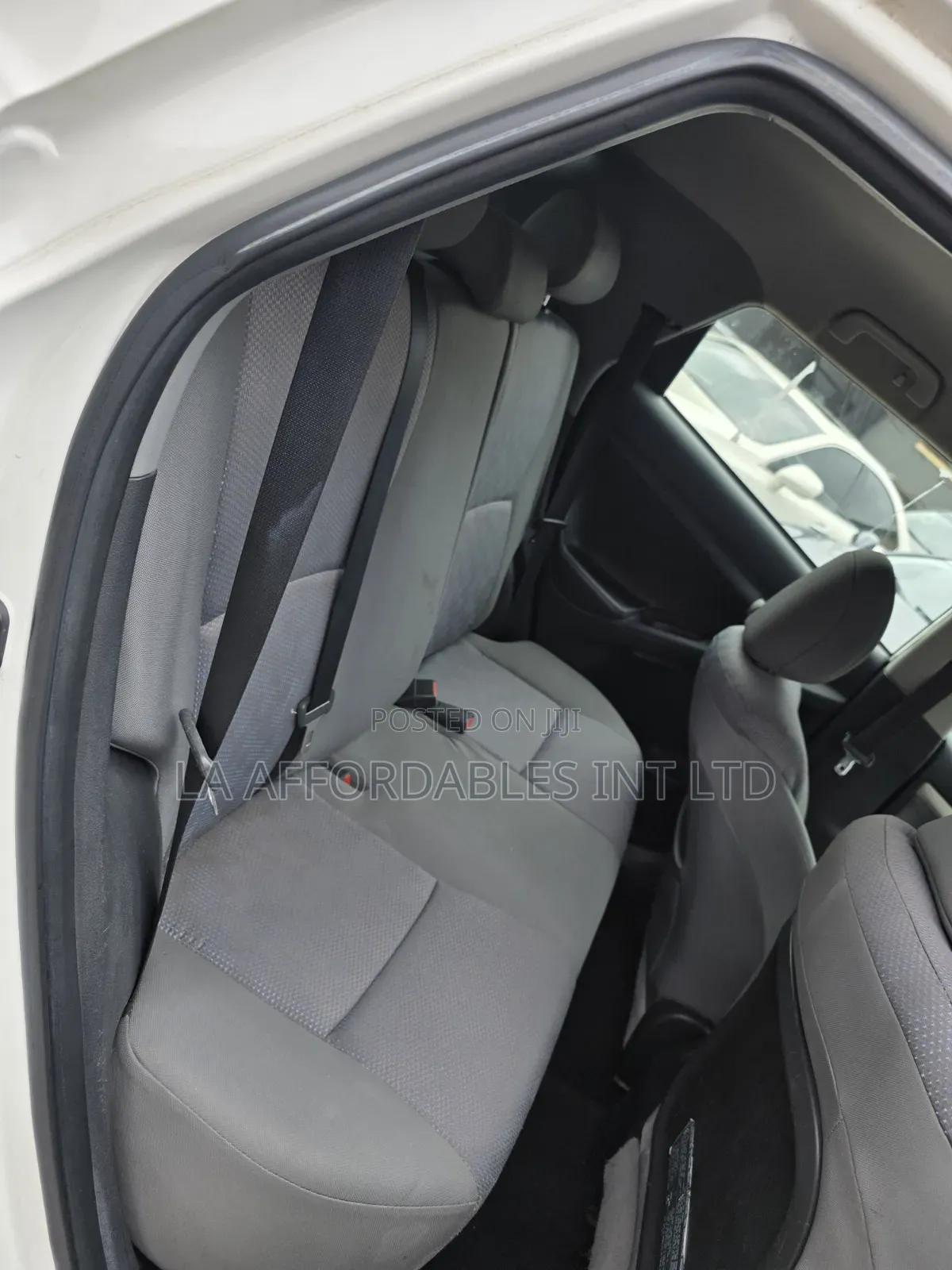 Toyota Matrix S Hatchback AWD (2.4L 4cyl 4A) 2010 White