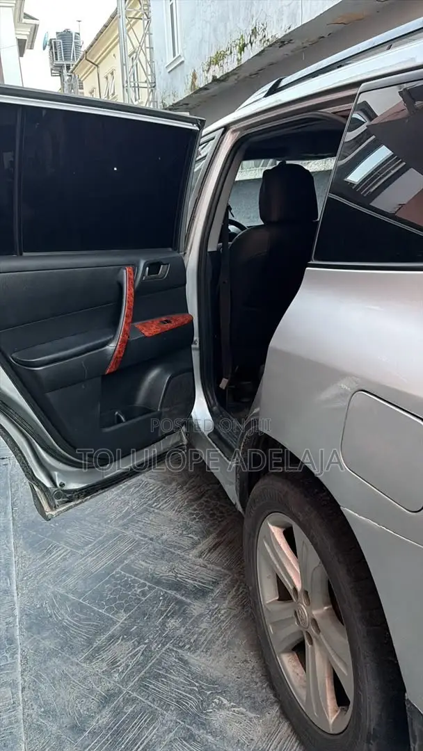 Toyota Highlander Limited 2012 Silver
