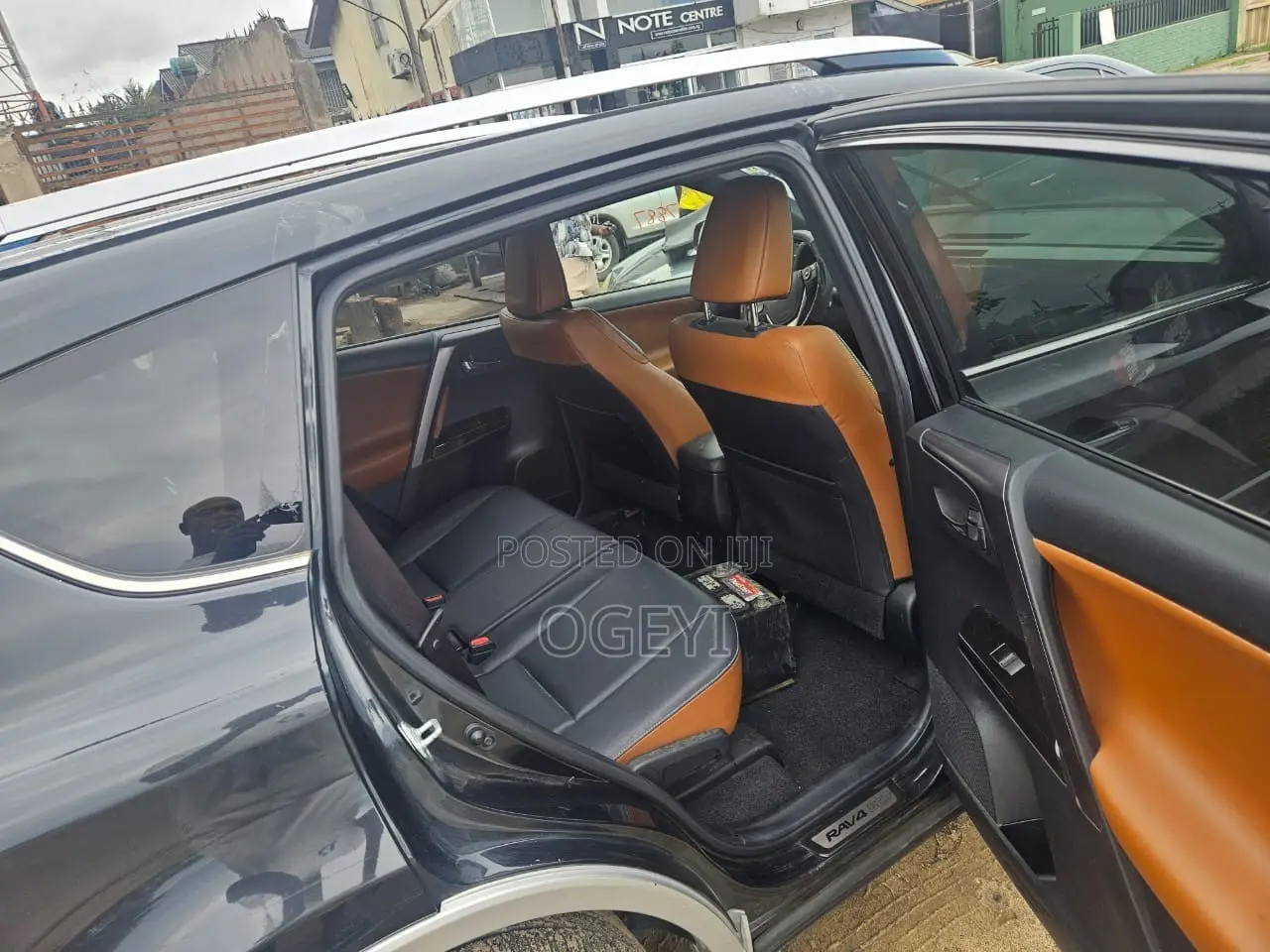 Toyota RAV4 SE FWD (2.5L 4cyl 6A) 2016 Black