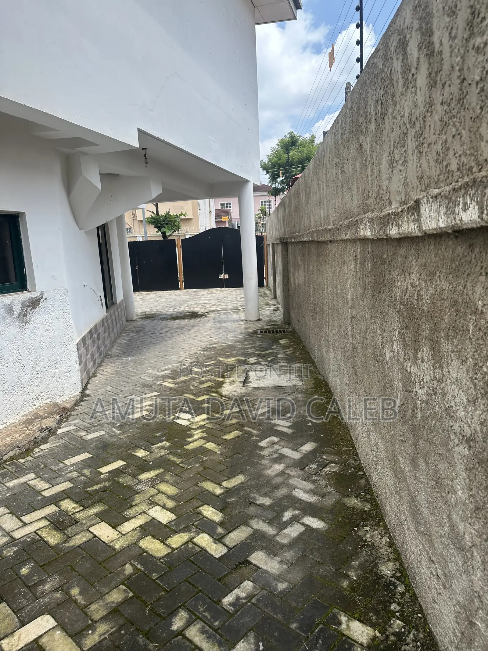 Furnished 6bdrm Duplex in Tito’S Street for sale