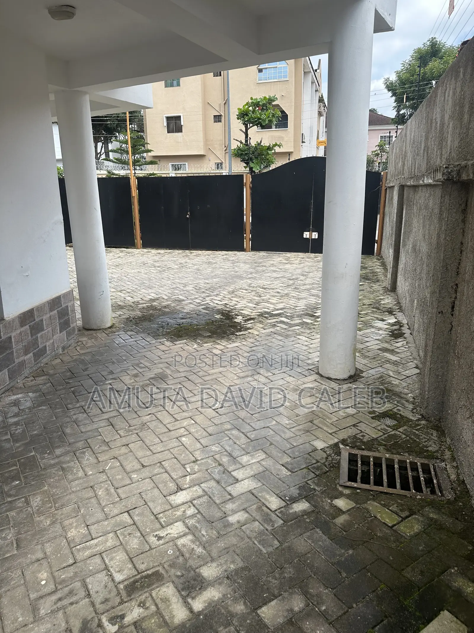 Furnished 6bdrm Duplex in Tito’S Street for sale
