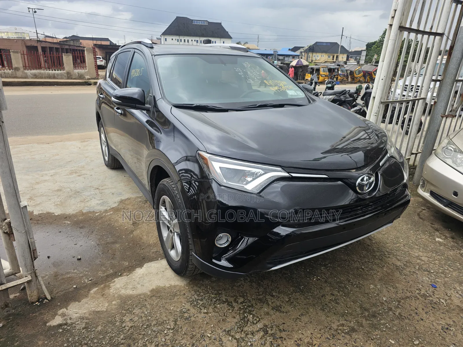Toyota RAV4 XLE AWD (2.5L 4cyl 6A) 2016 Black