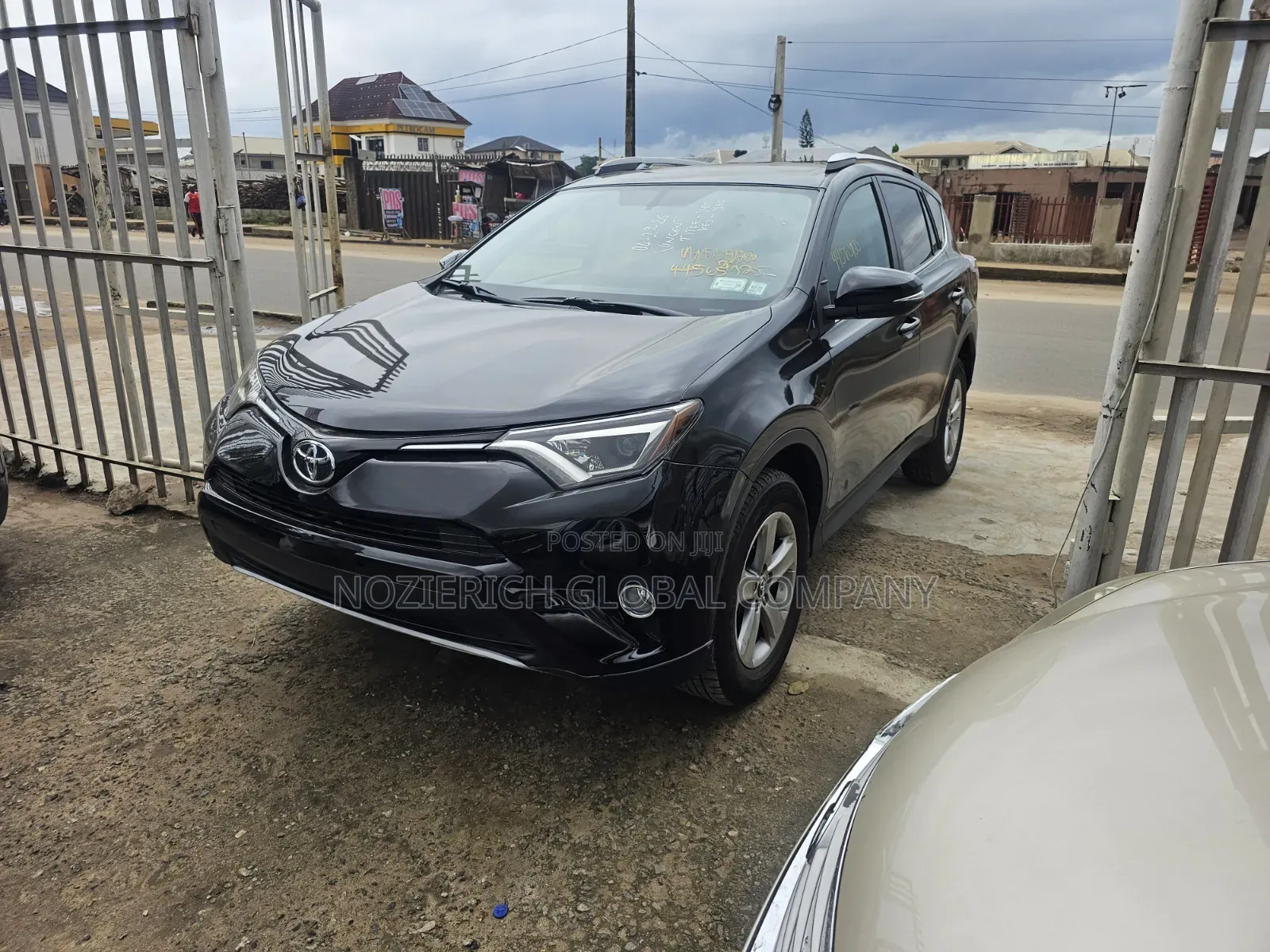 Toyota RAV4 XLE AWD (2.5L 4cyl 6A) 2016 Black