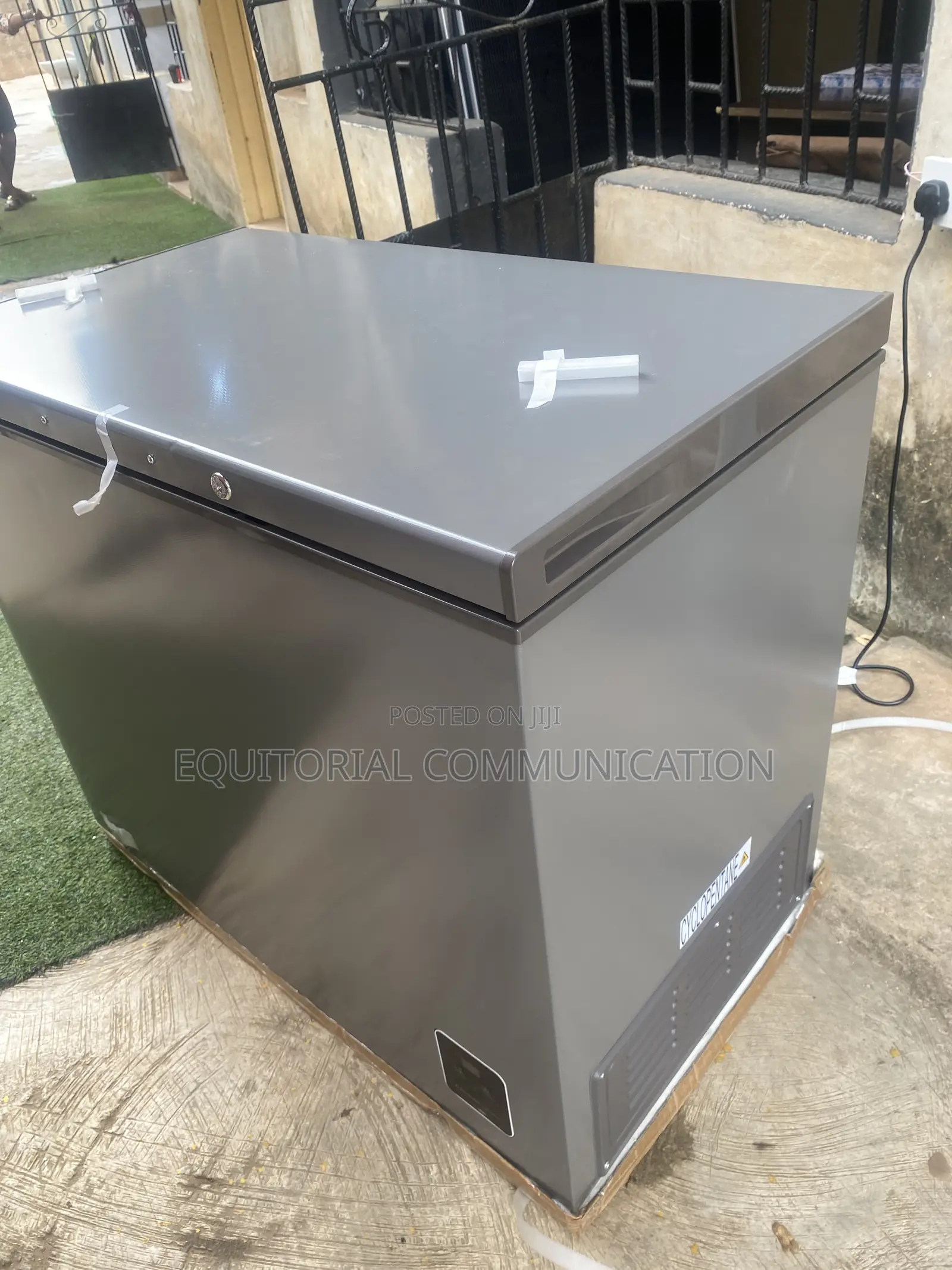 Hisense FC340SHI 250L Inverter Chest Freezer for Shops 220–240V 37KG