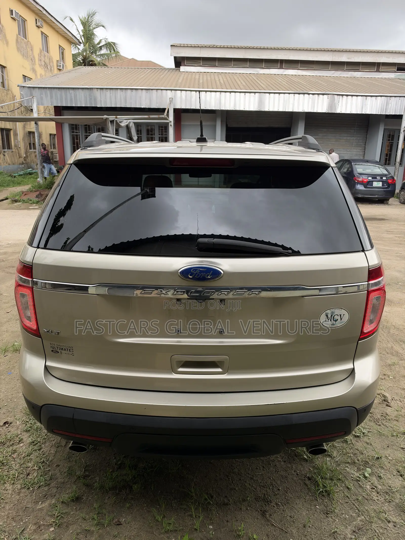 Ford Explorer XLT 4dr 4x4 (3.5L 6cyl 6A) 2012 Gold