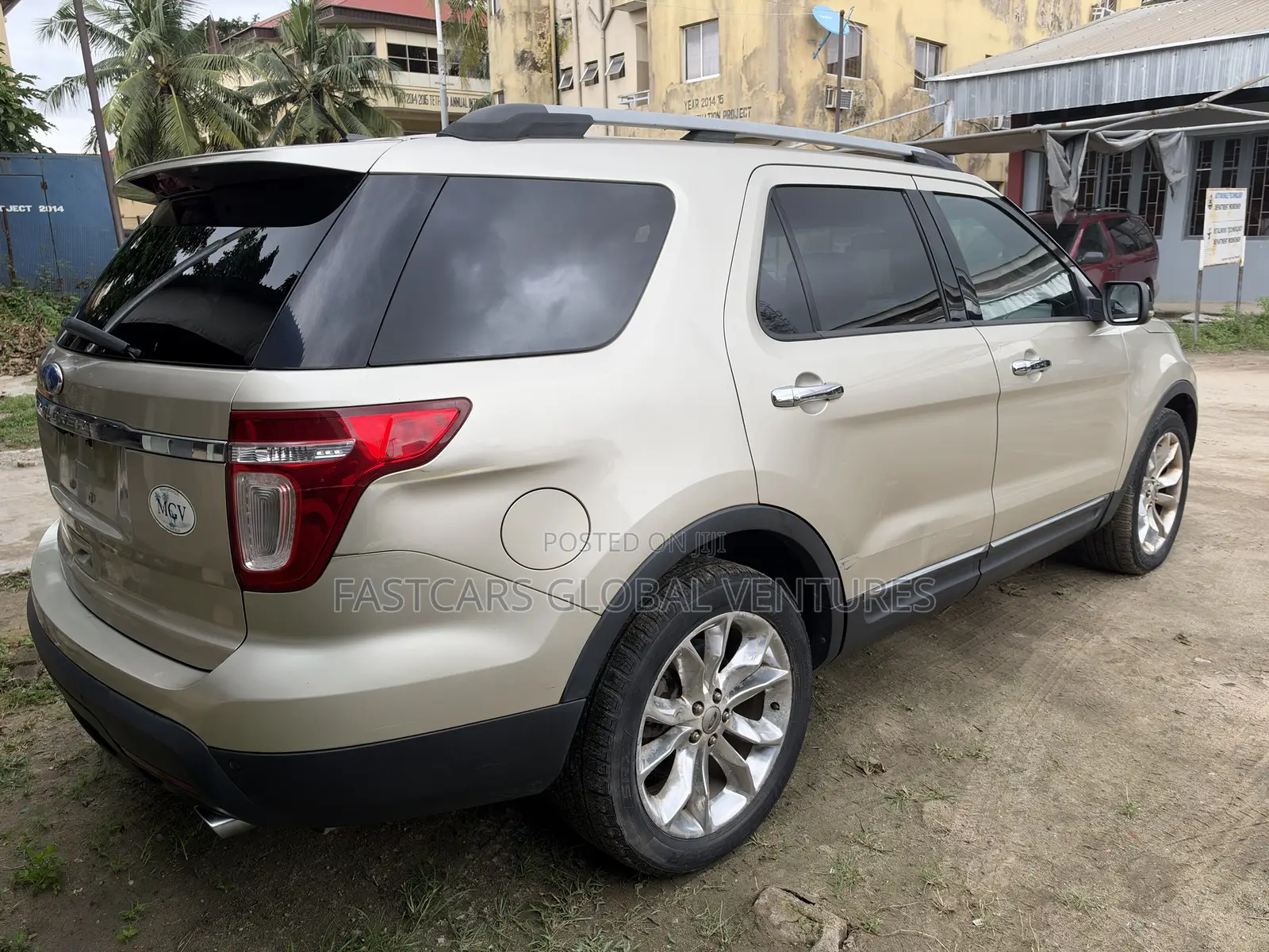 Ford Explorer XLT 4dr 4x4 (3.5L 6cyl 6A) 2012 Gold