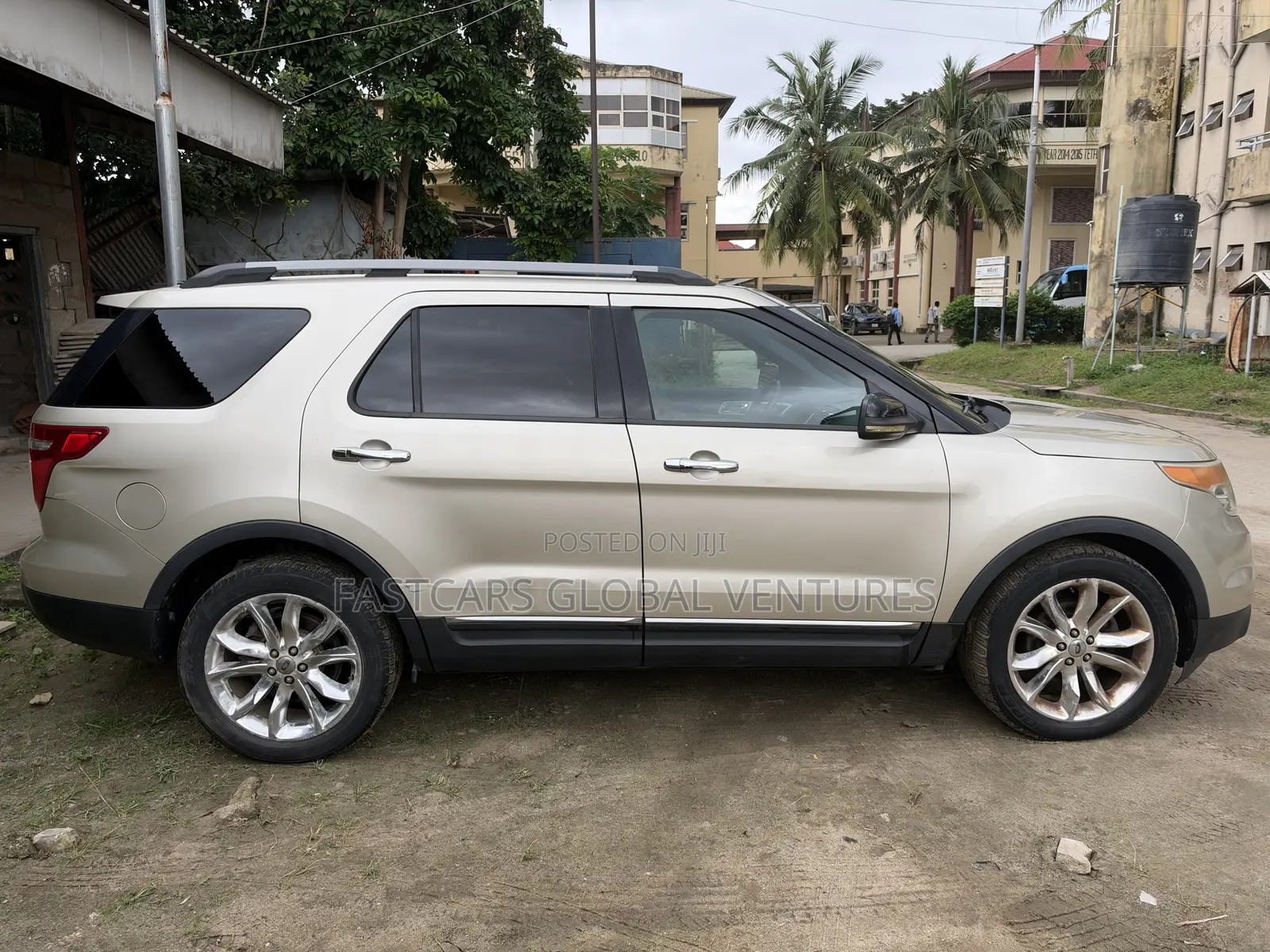 Ford Explorer XLT 4dr 4x4 (3.5L 6cyl 6A) 2012 Gold
