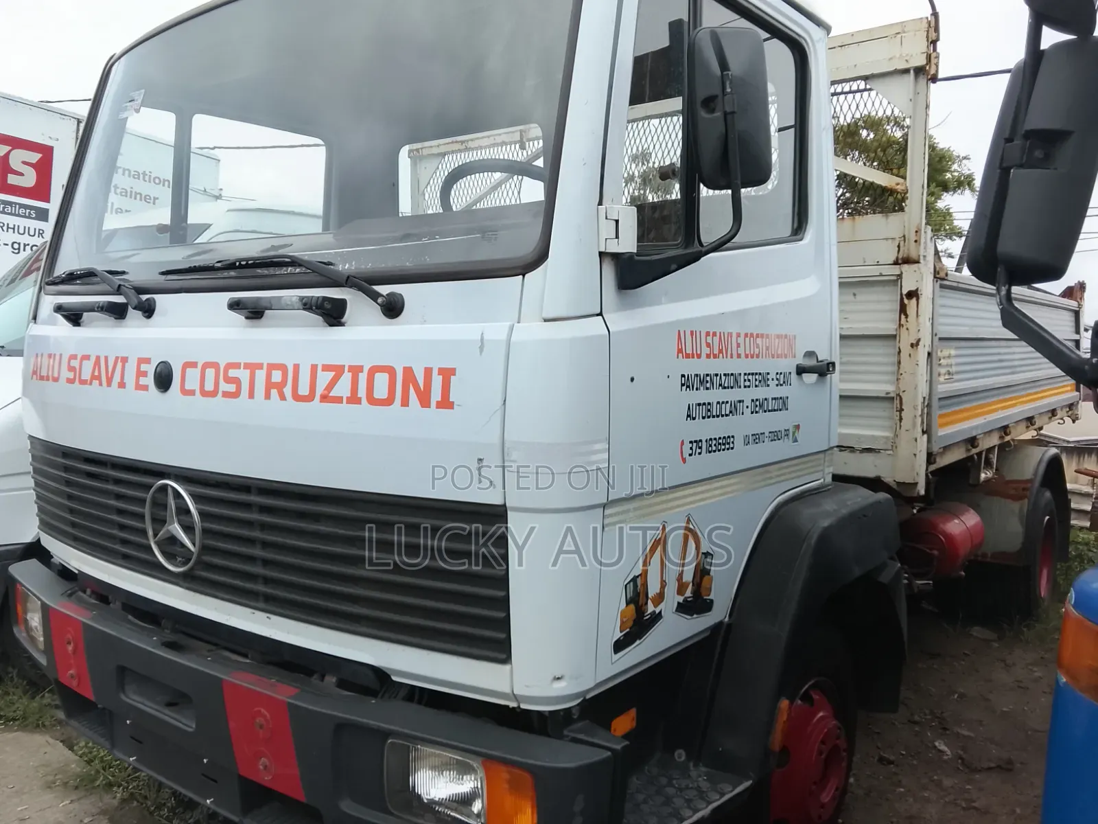 814 Tipper Truck