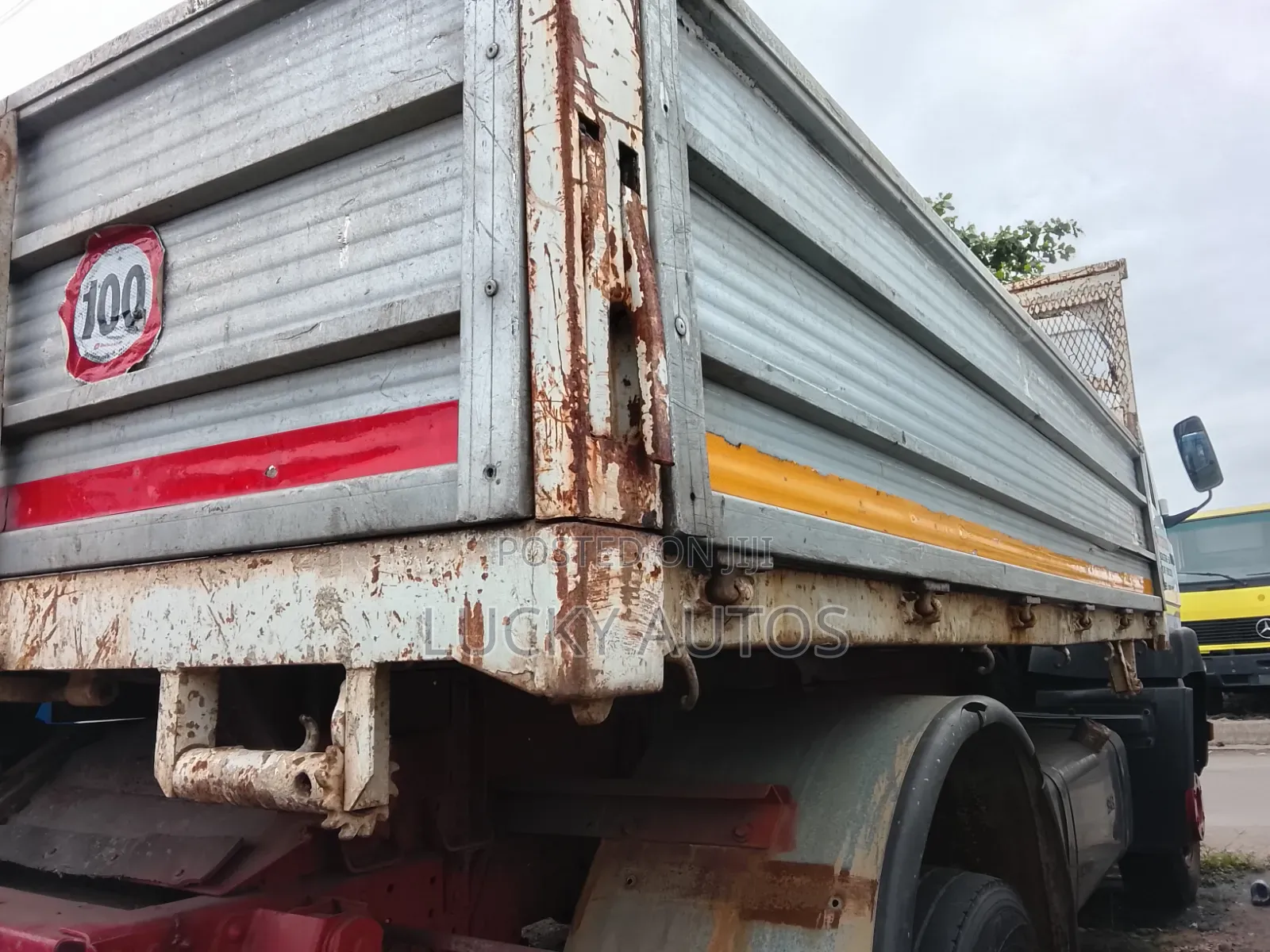 814 Tipper Truck