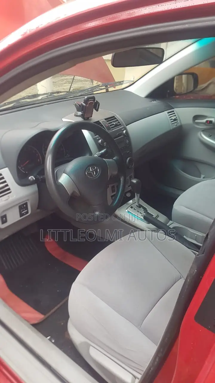 Toyota Corolla LE 4dr Sedan (1.8L 4cyl 4A) 2011 Red