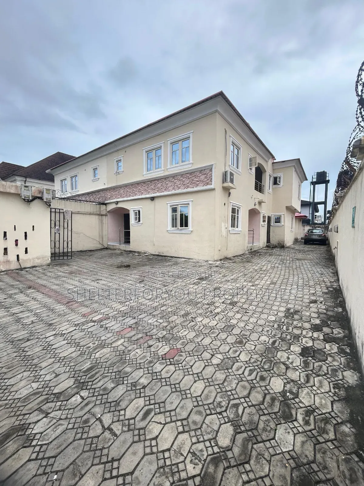 3bdrm Apartment in Lekki Phase 1 for rent