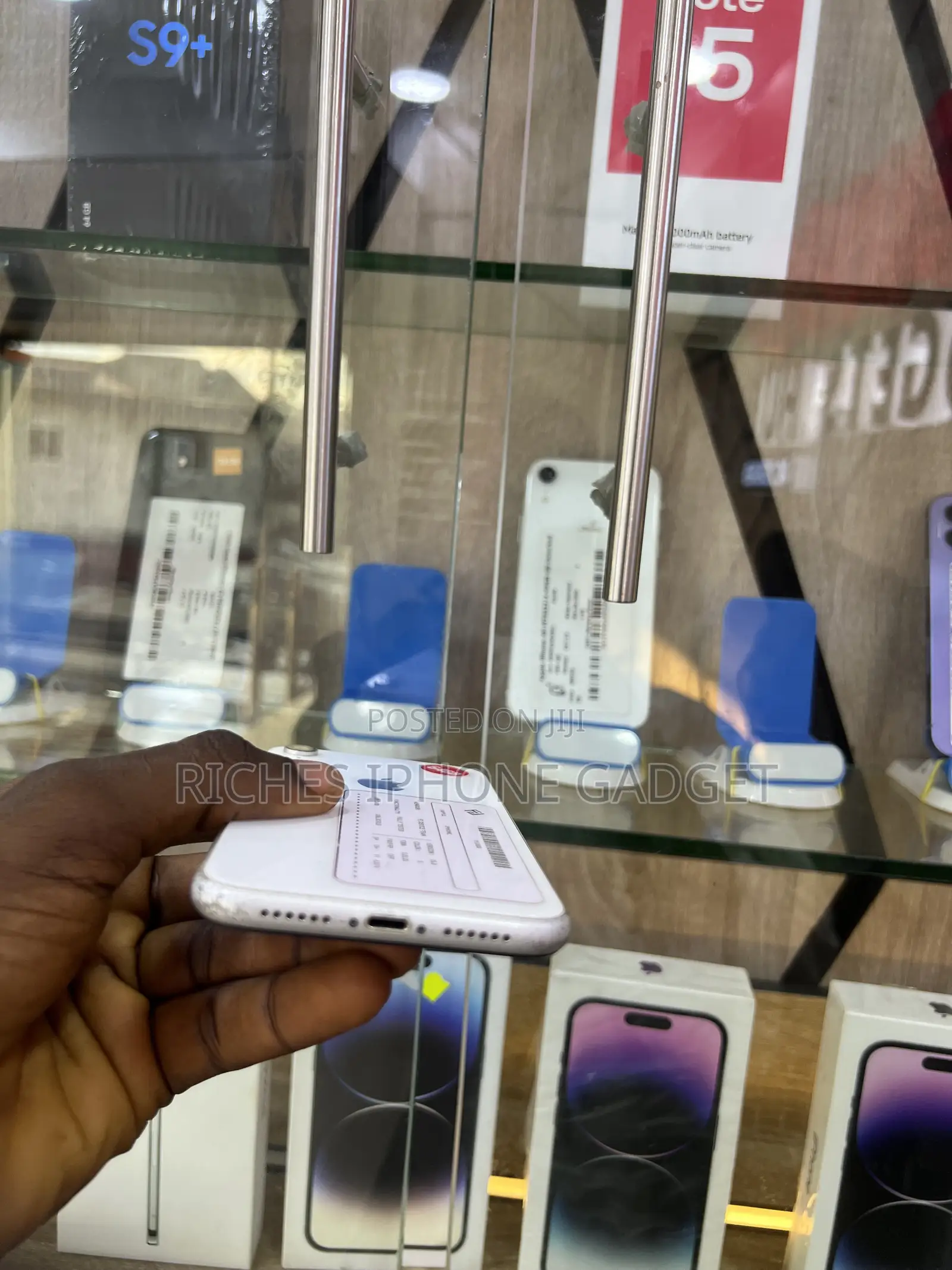 Apple iPhone XR 64 GB White