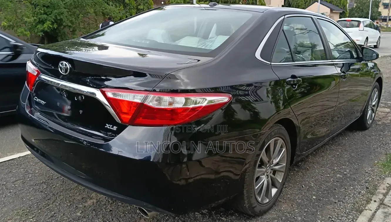 Toyota Camry XLE 4dr Sedan (3.5L 6cyl 6A) 2015 Matt Black