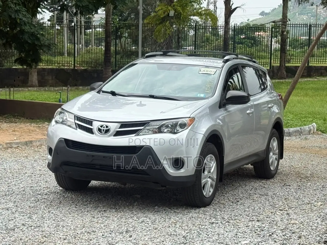 Toyota RAV4 LE 4dr SUV AWD (2.5L 4cyl 6A) 2015 Silver