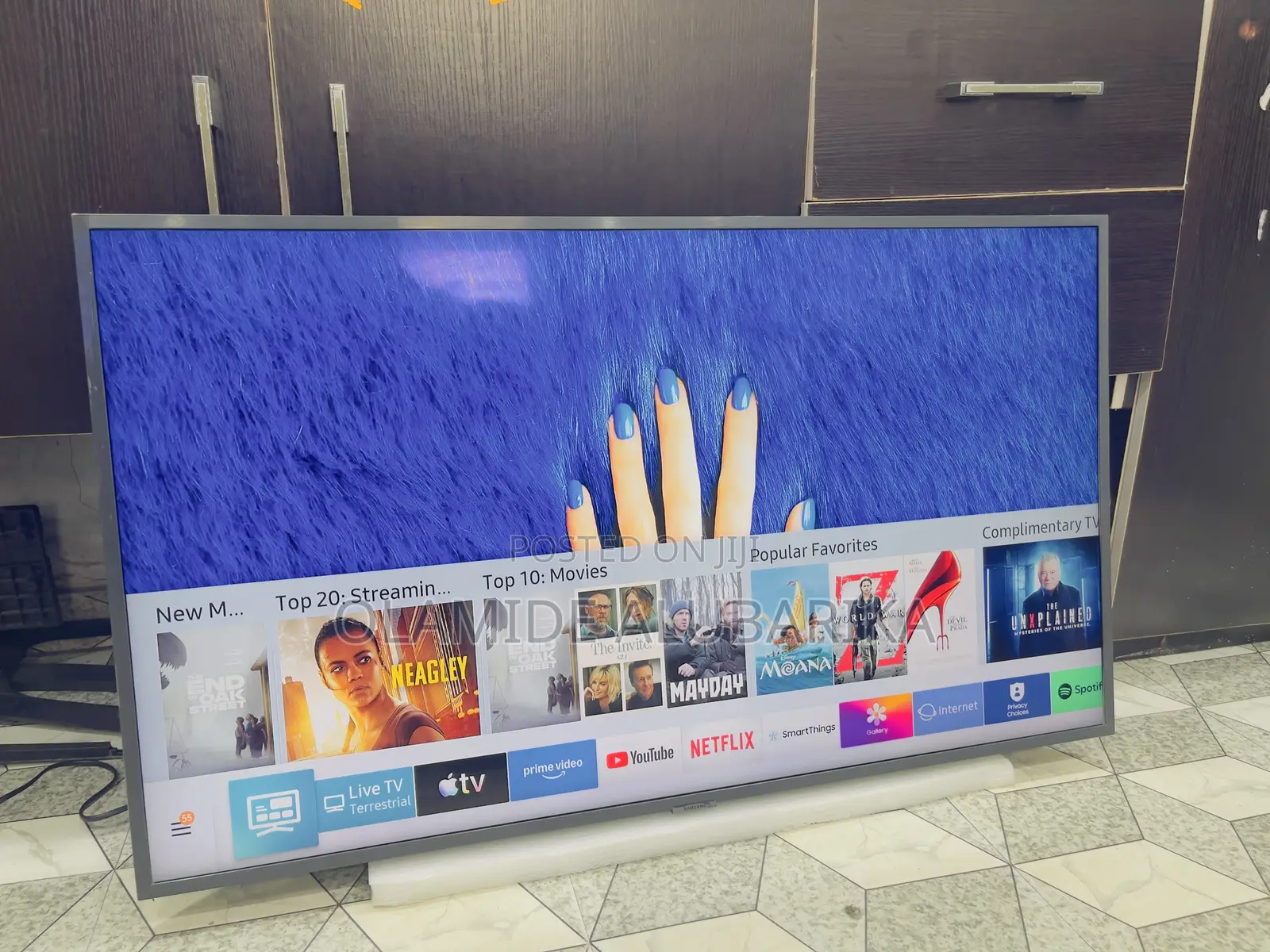 Samsung Qled 43” Q60R Quantum Dot Ultra Slim Smart TV Very Neat