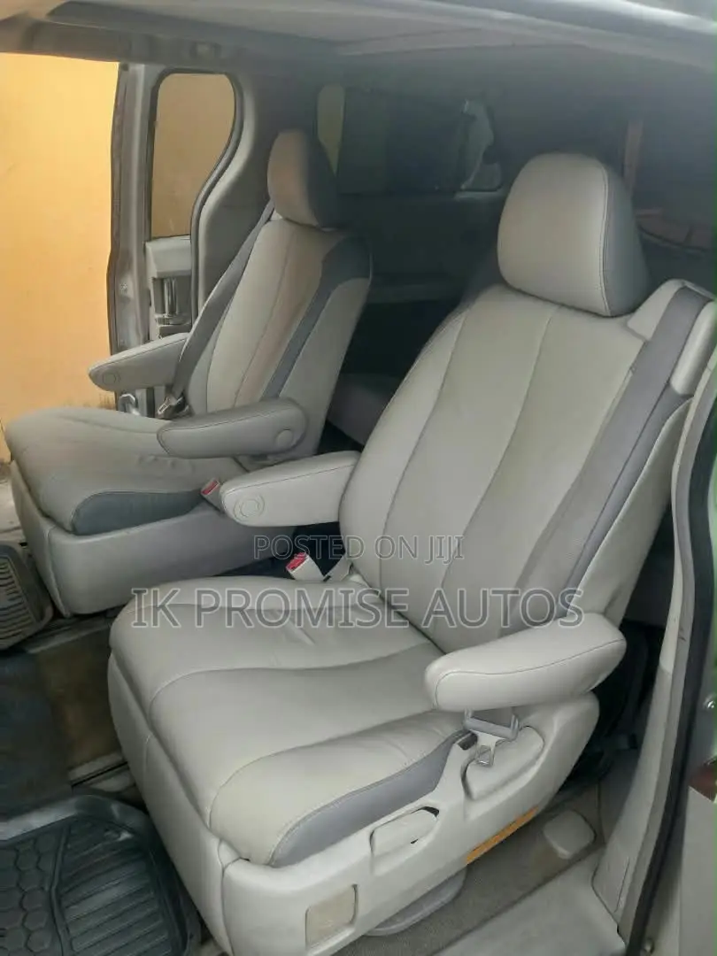 Toyota Sienna Limited 7 Passenger 2012 Silver