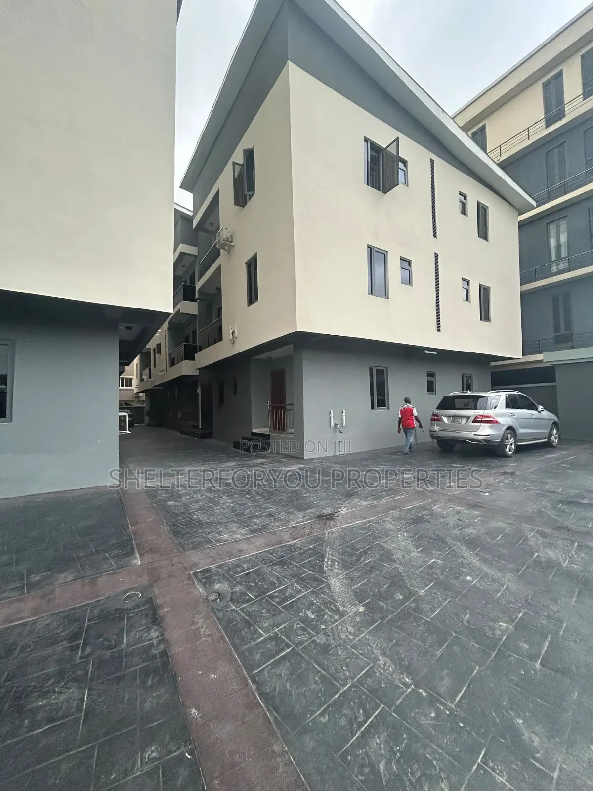 2bdrm Apartment in Lekki Phase 1 for rent